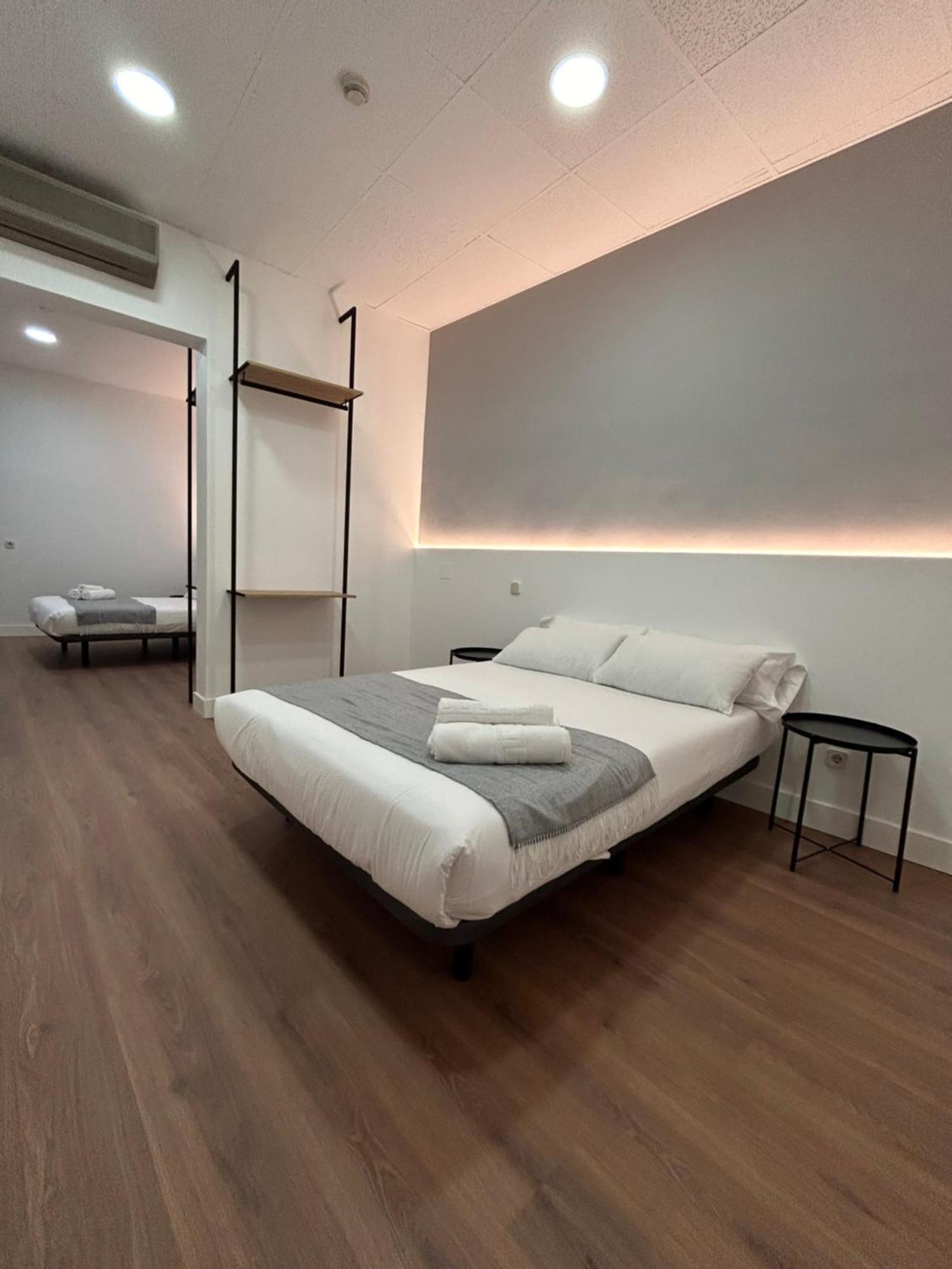 H21 Rooms Мадрид Екстериор снимка