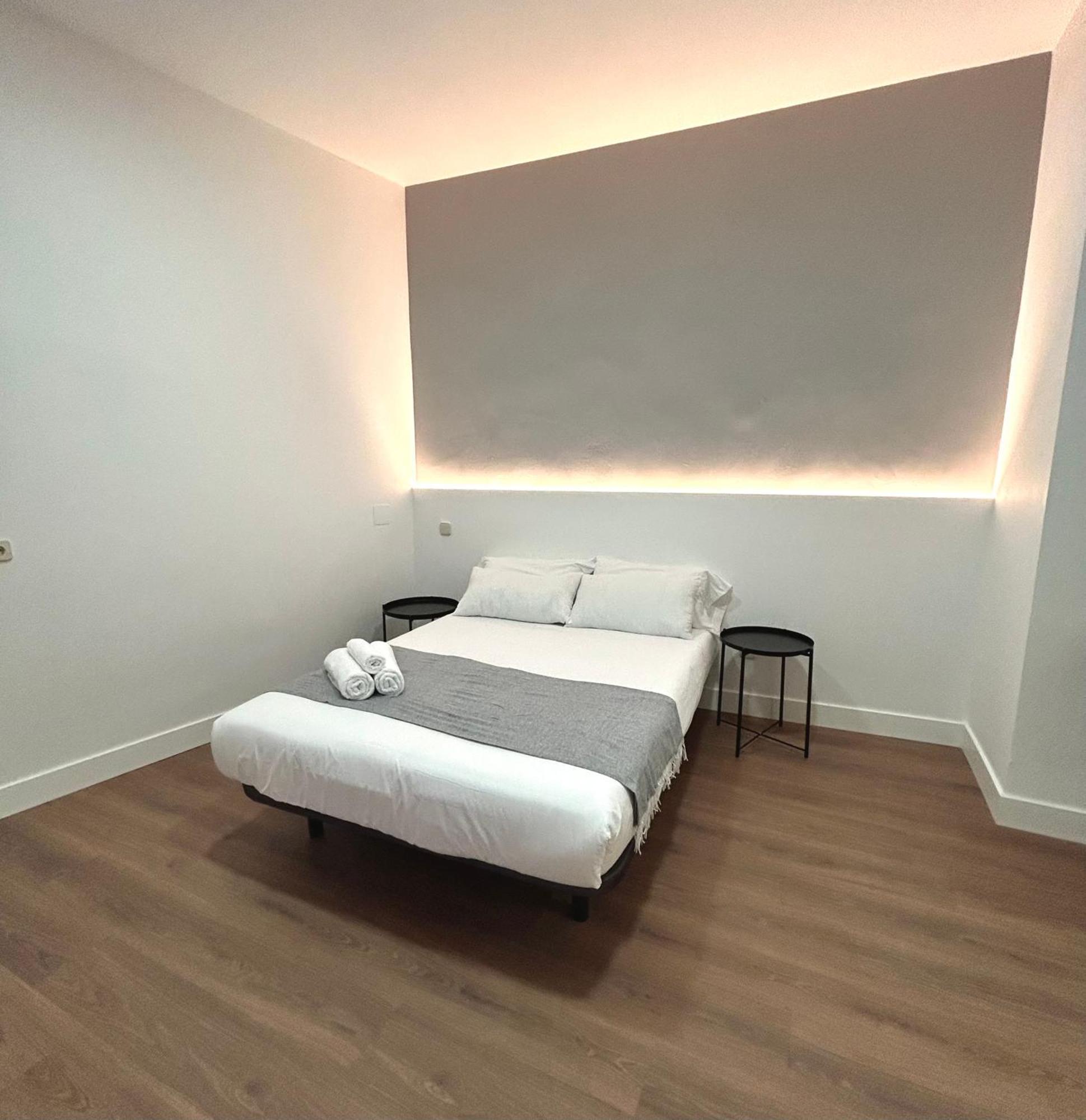 H21 Rooms Мадрид Екстериор снимка