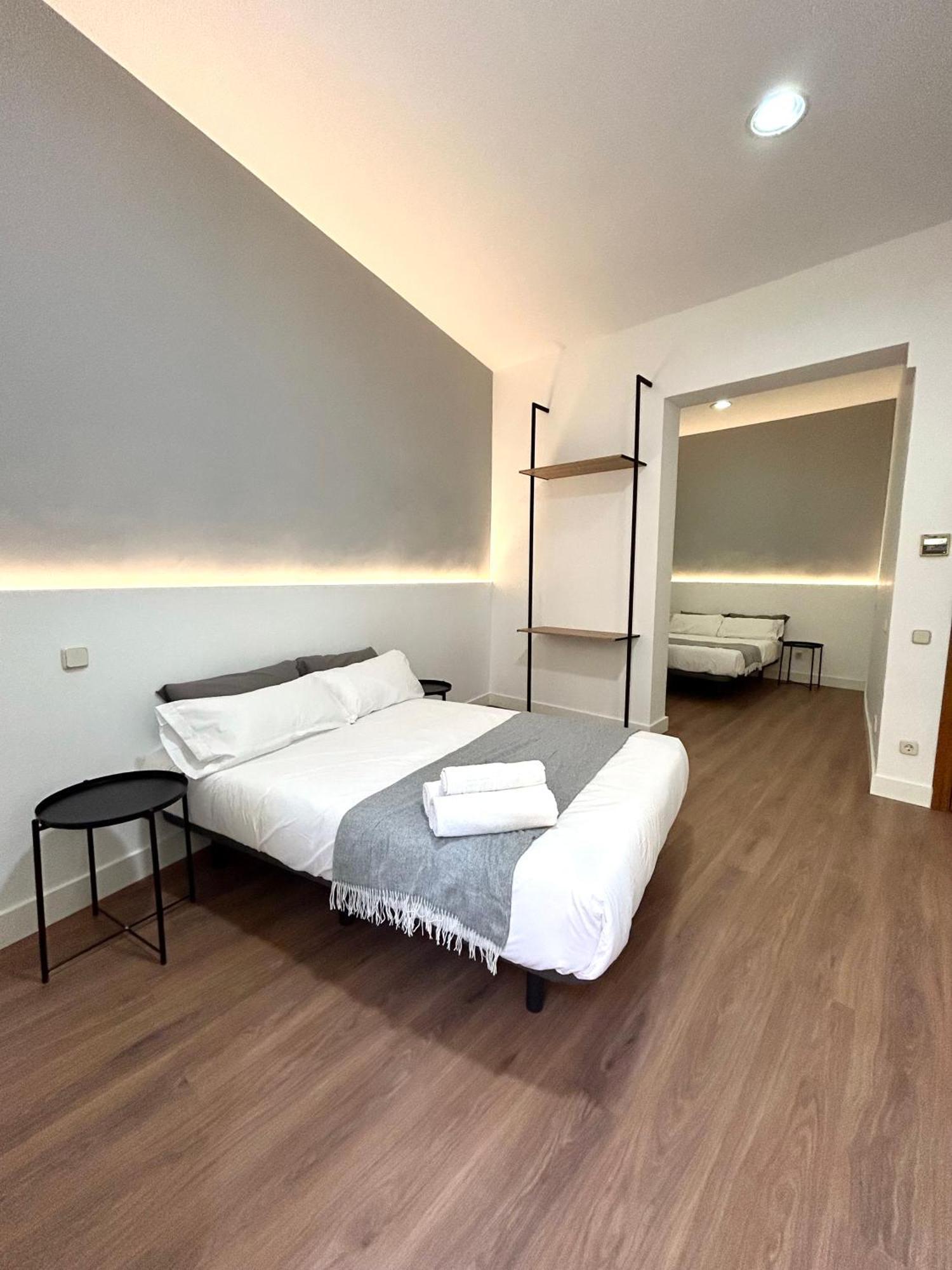 H21 Rooms Мадрид Екстериор снимка