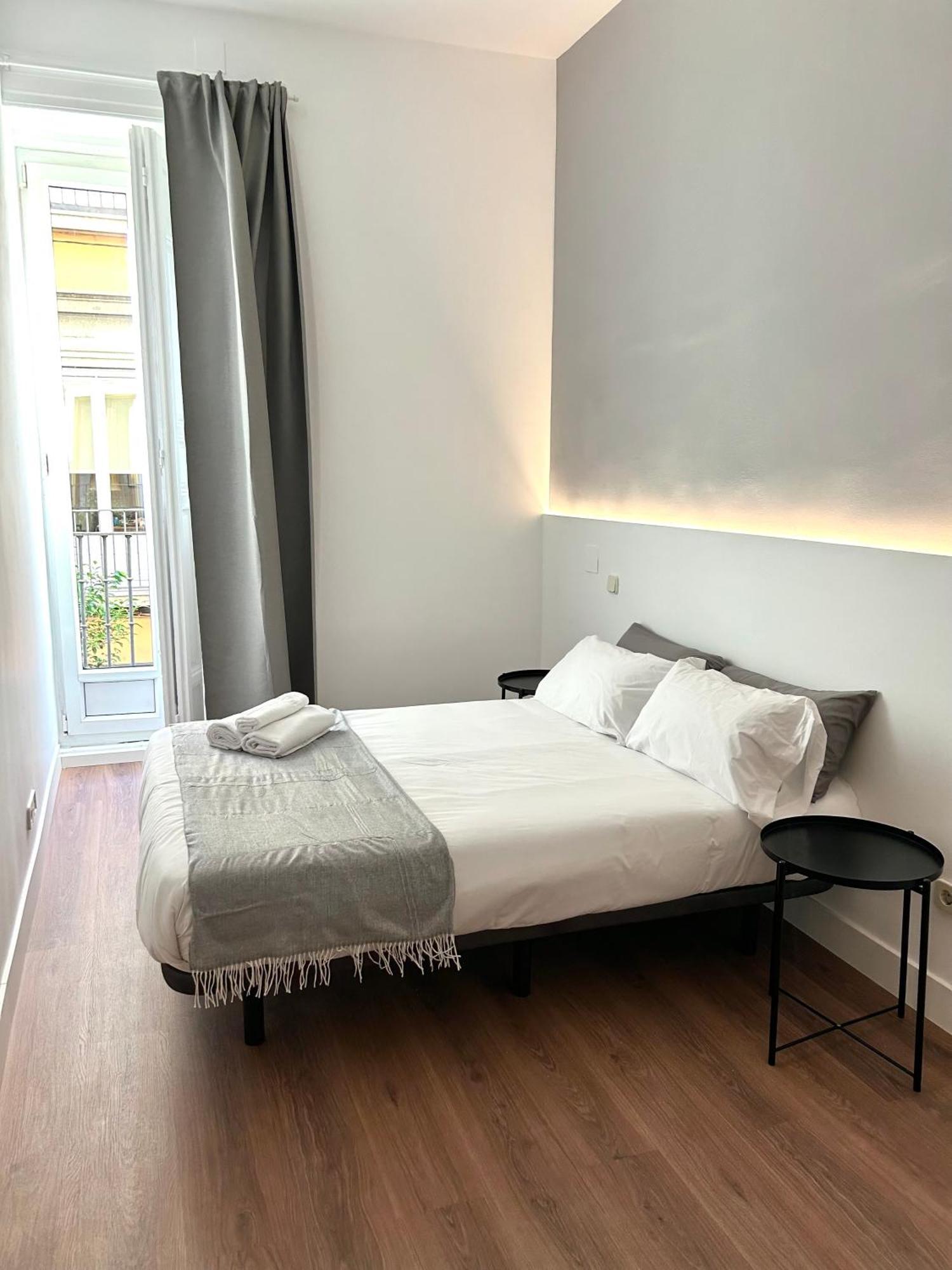 H21 Rooms Мадрид Екстериор снимка